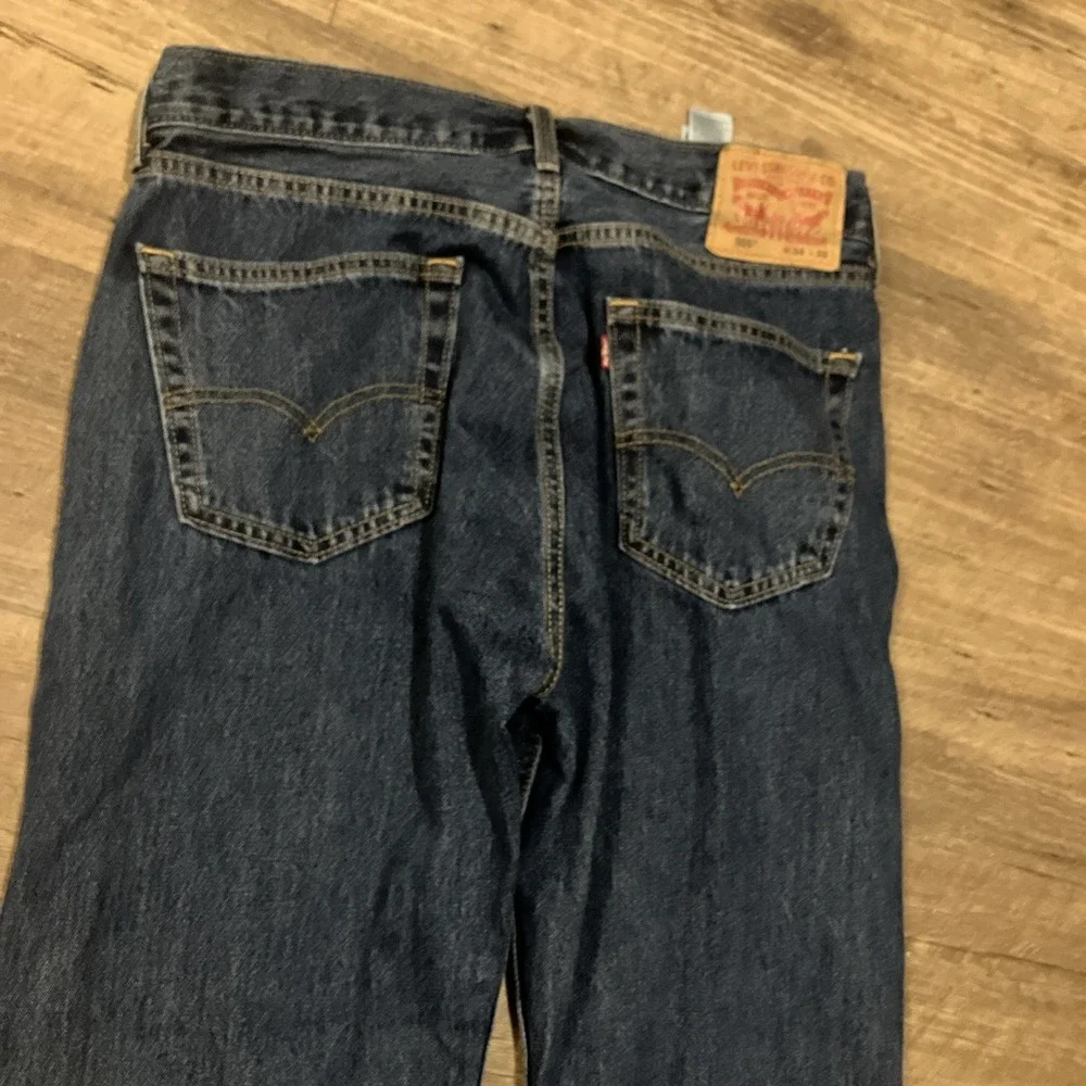Men's Levis Jeans Size 34x32 Style 505 Straight Leg Dark Wash